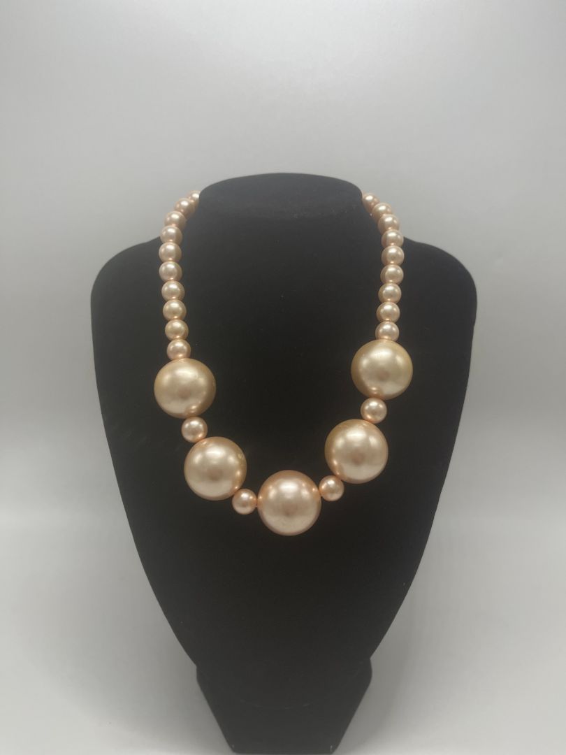 Vintage Beige Faux-Pearl Chunky Beaded Necklace