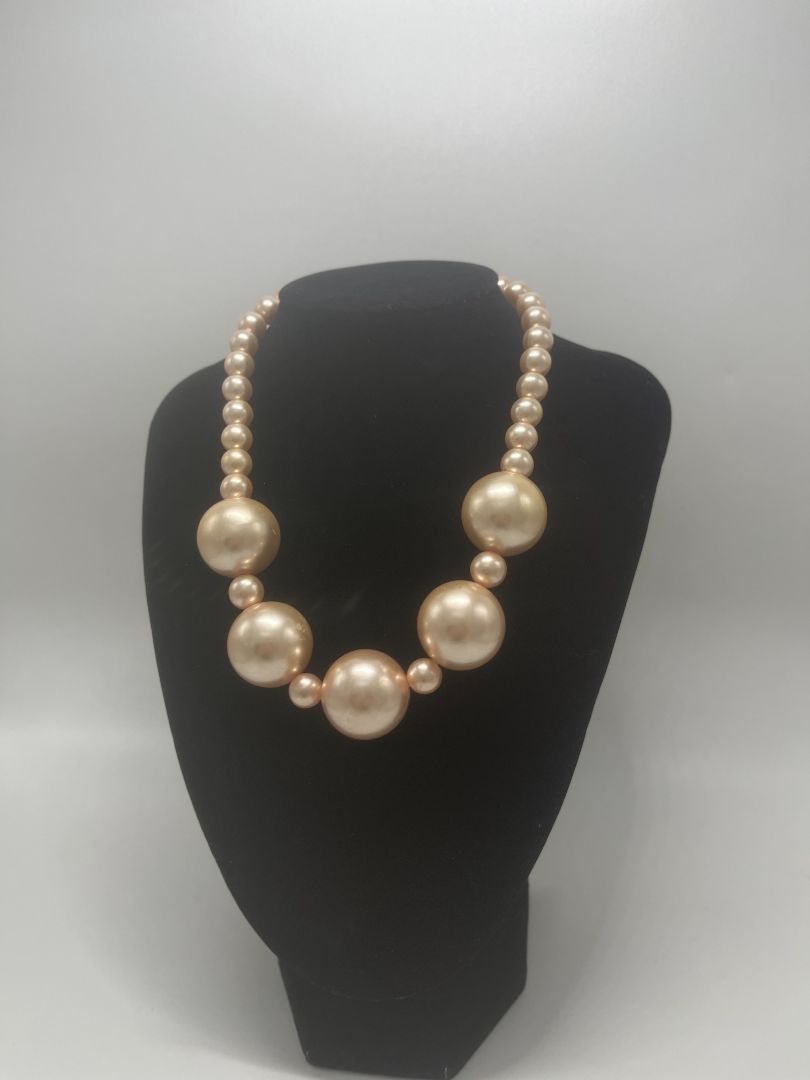 Vintage Beige Faux-Pearl Chunky Beaded Necklace