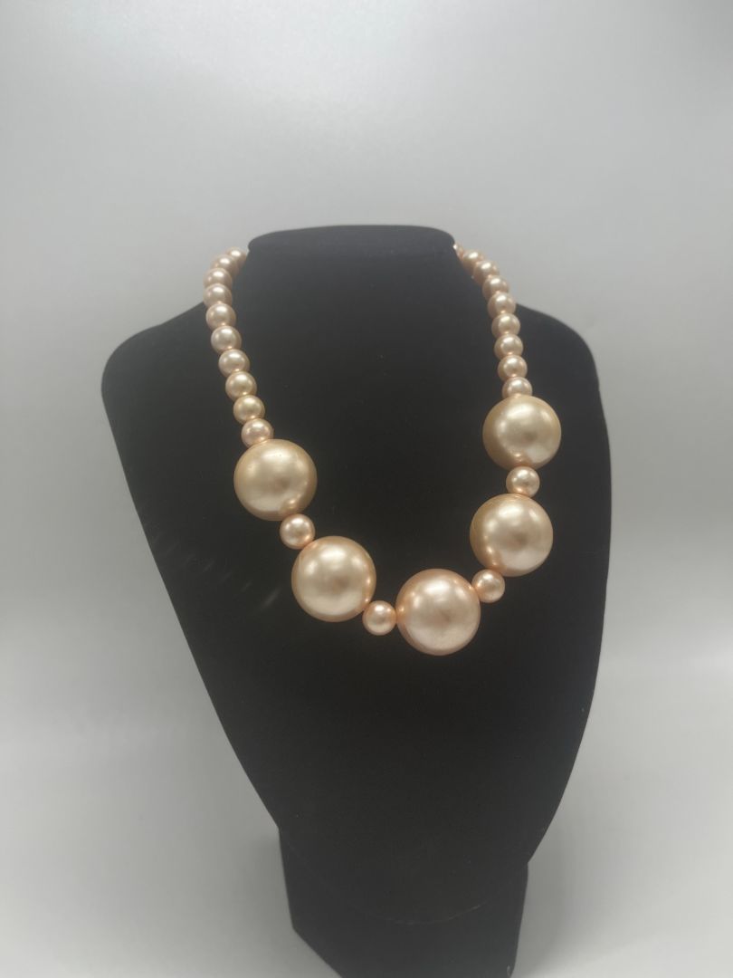 Vintage Beige Faux-Pearl Chunky Beaded Necklace