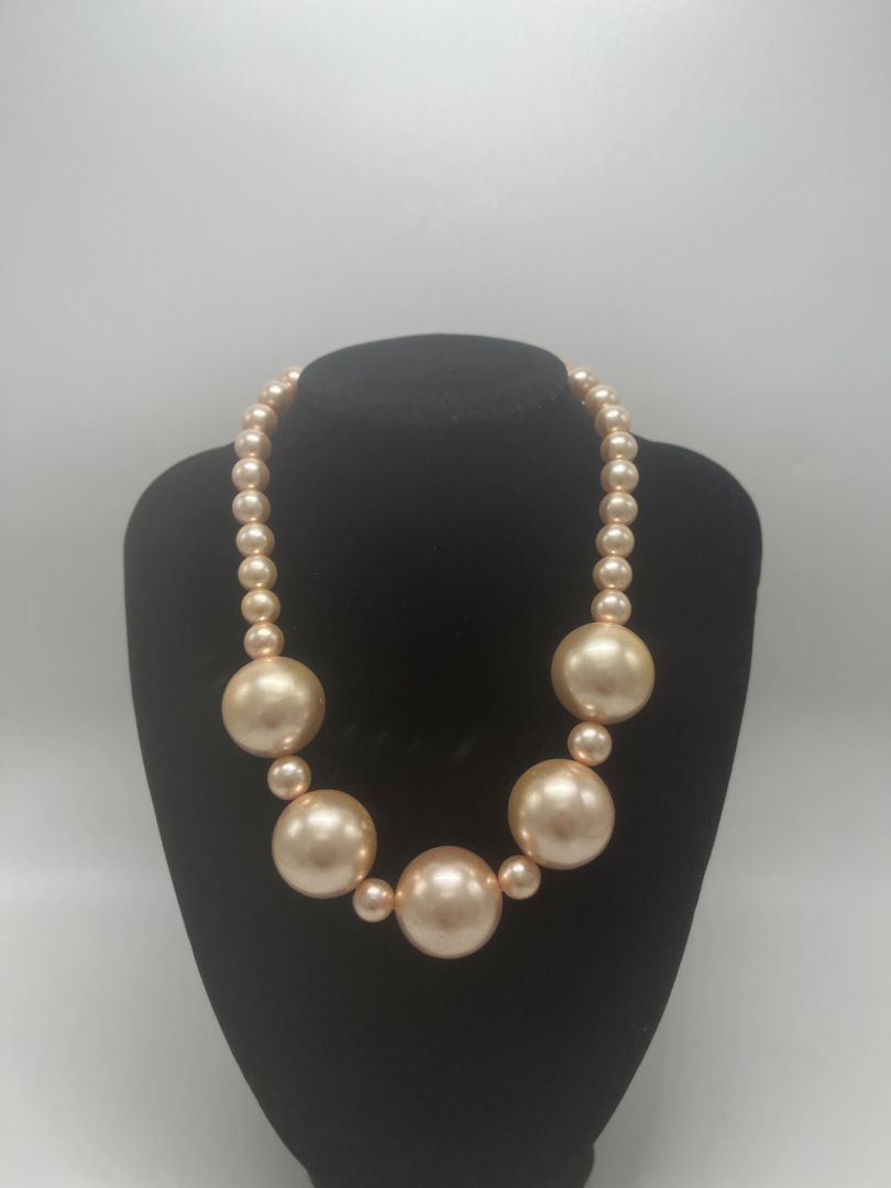 Vintage Beige Faux-Pearl Chunky Beaded Necklace