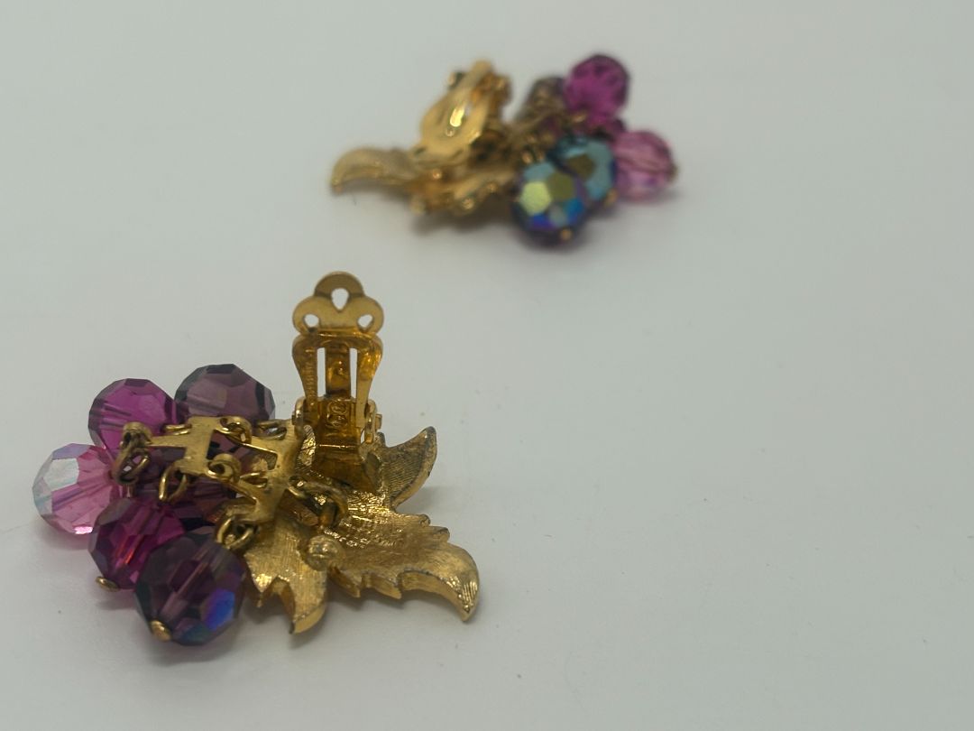 Trifari Signed Vintage 1950s Gold/Purple Grape Cluster Clip On Earrings