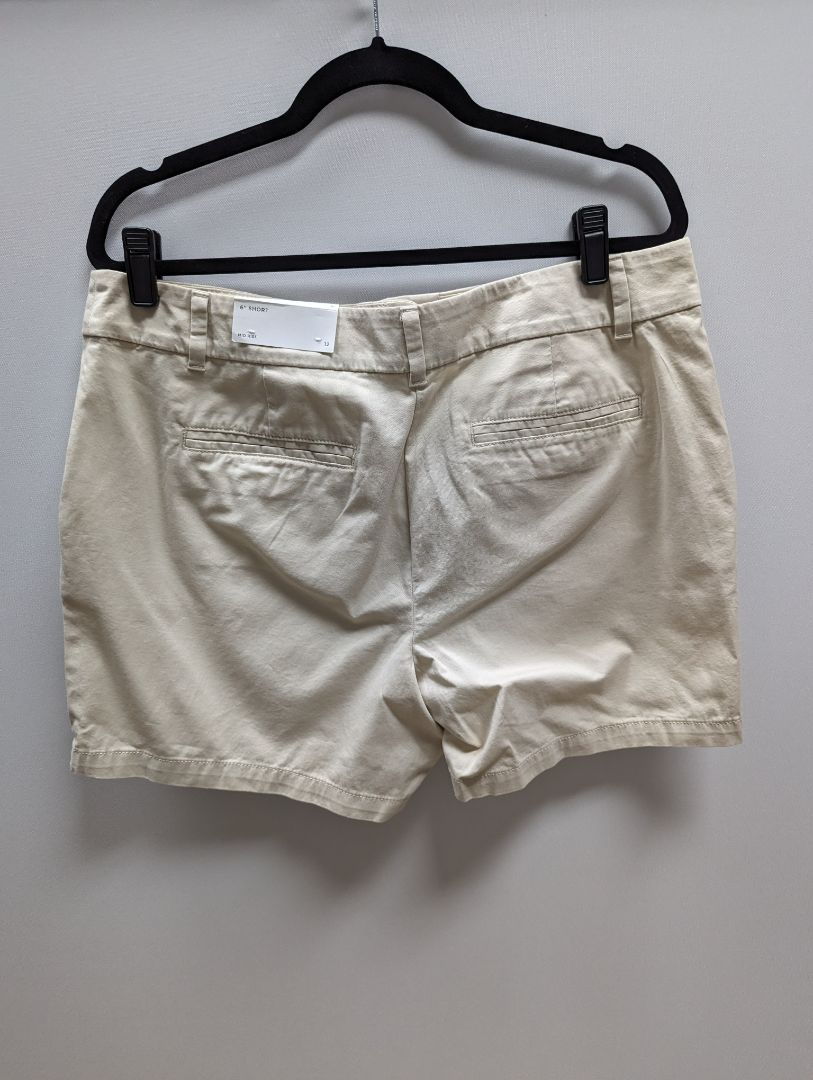 Loft Outlet Cream 6" Shorts (12)