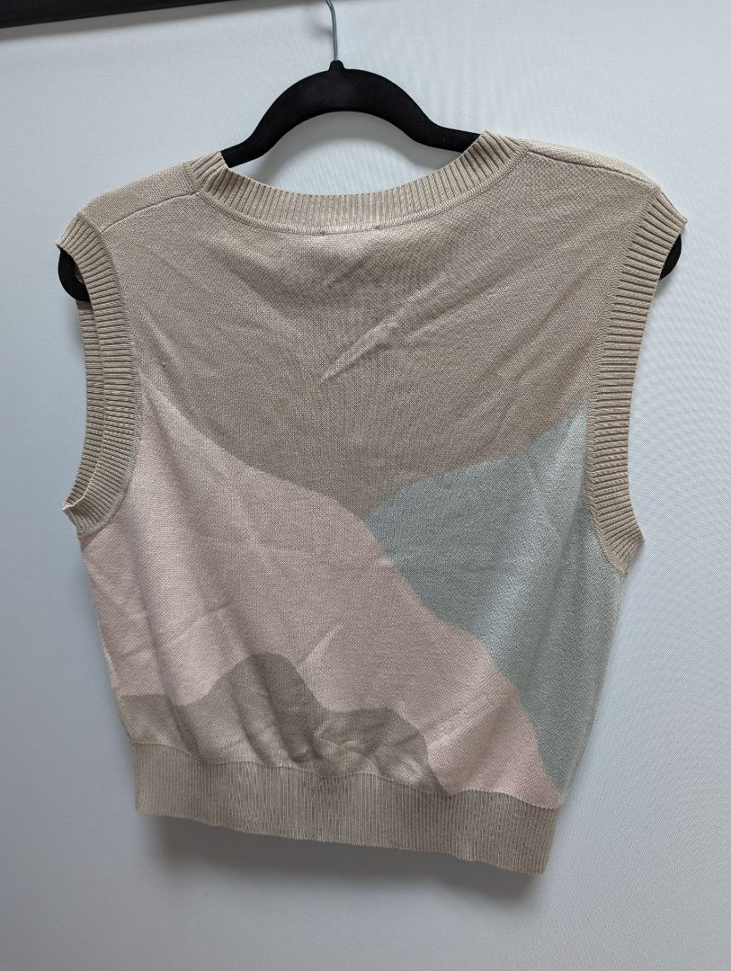 Le Lis Tan Flower Knit Vest