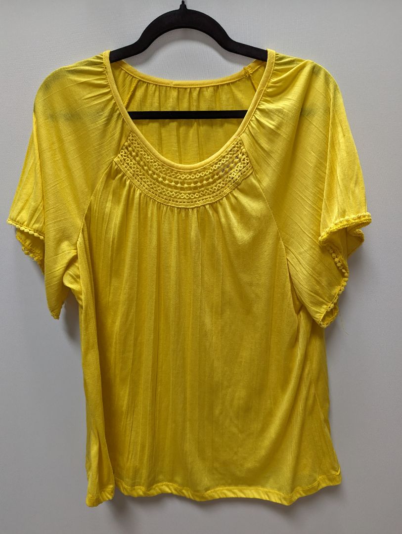 Yellow Short Sleeve Macrame Round Neck Blouse