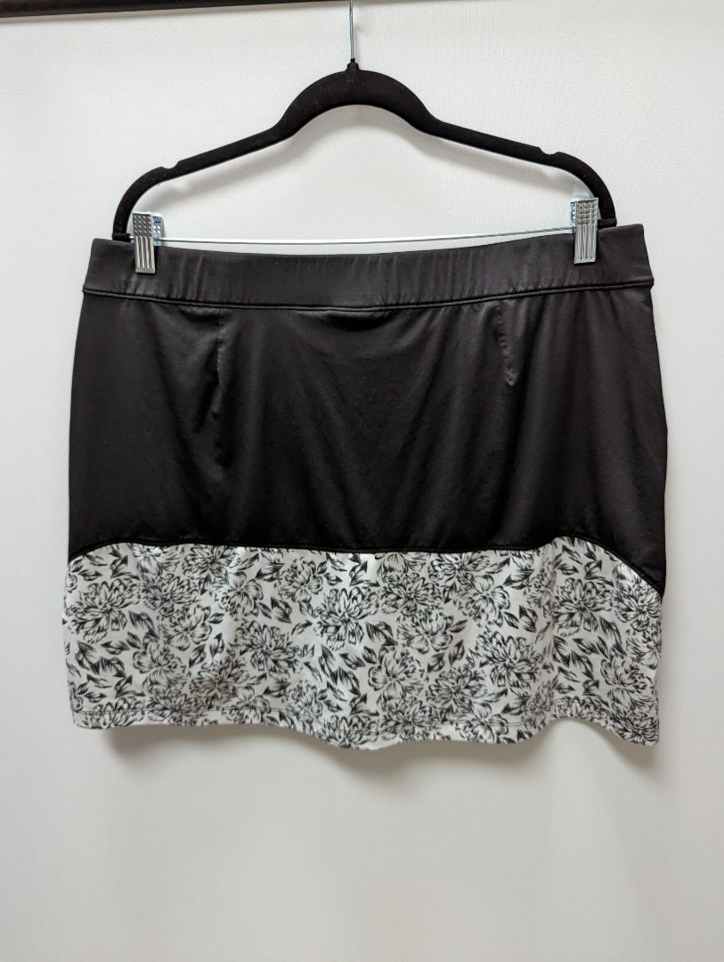 Izod Golf Black/White Split Skort