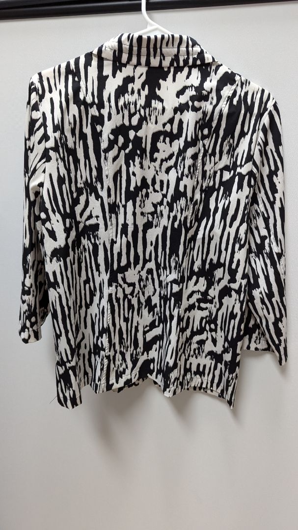 Zenergy by Chico's Black/White Zebra Light Jacket