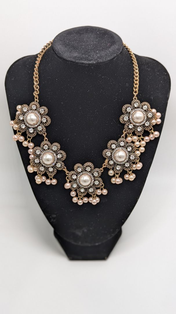 Bronze Vintage Faux Pearl Flowers Statement Necklace