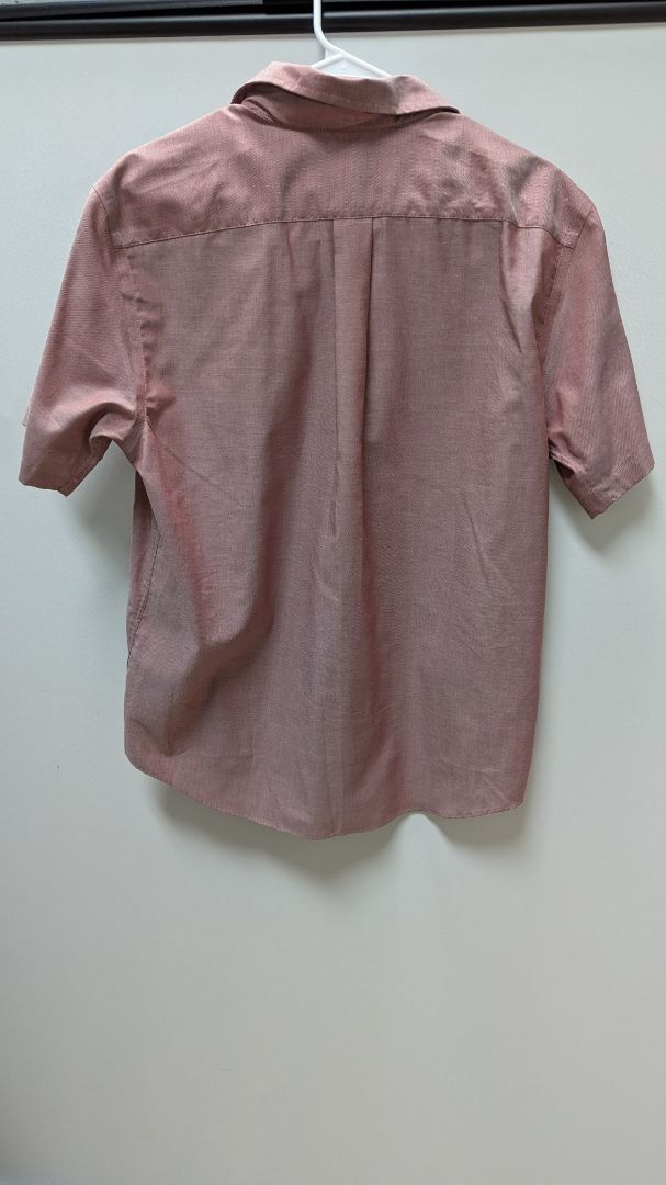 travelSMART Roundtree & Yorke Faded Red Button Up Shirt