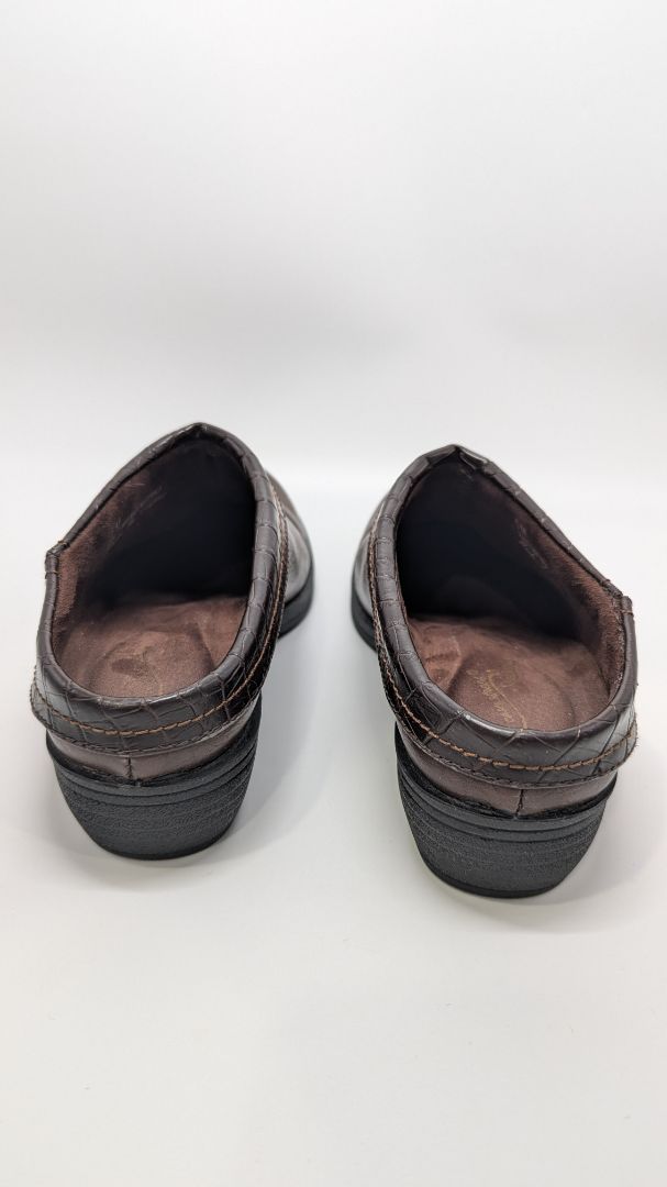 easy street Comfort Wave Brown Leather Clogs