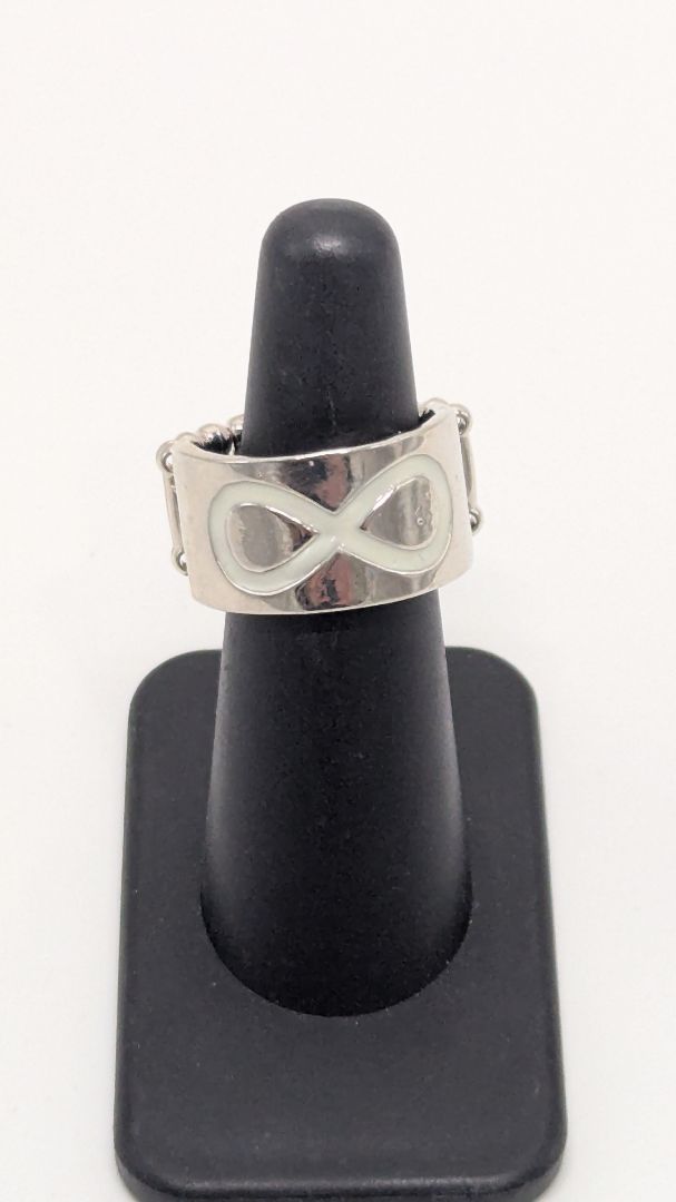 Paparazzi Silver Bow Engraved Thick Elastic-Back Ring