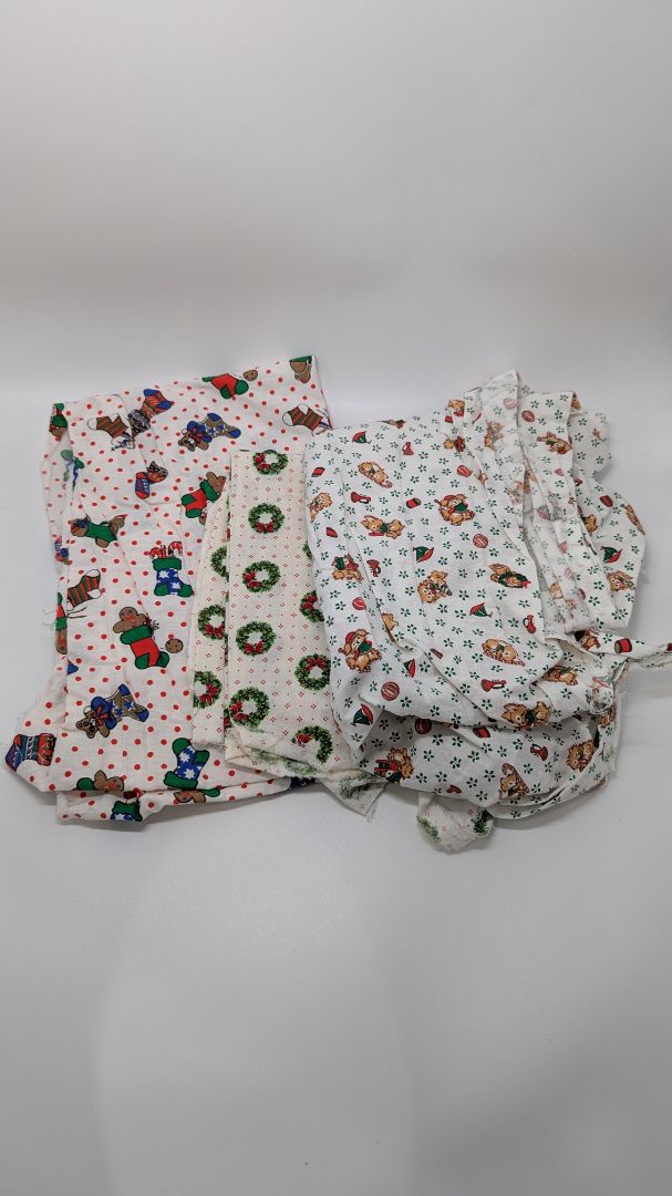 3 Piece Red Christmas-Themed Patterned Fabric Sheets