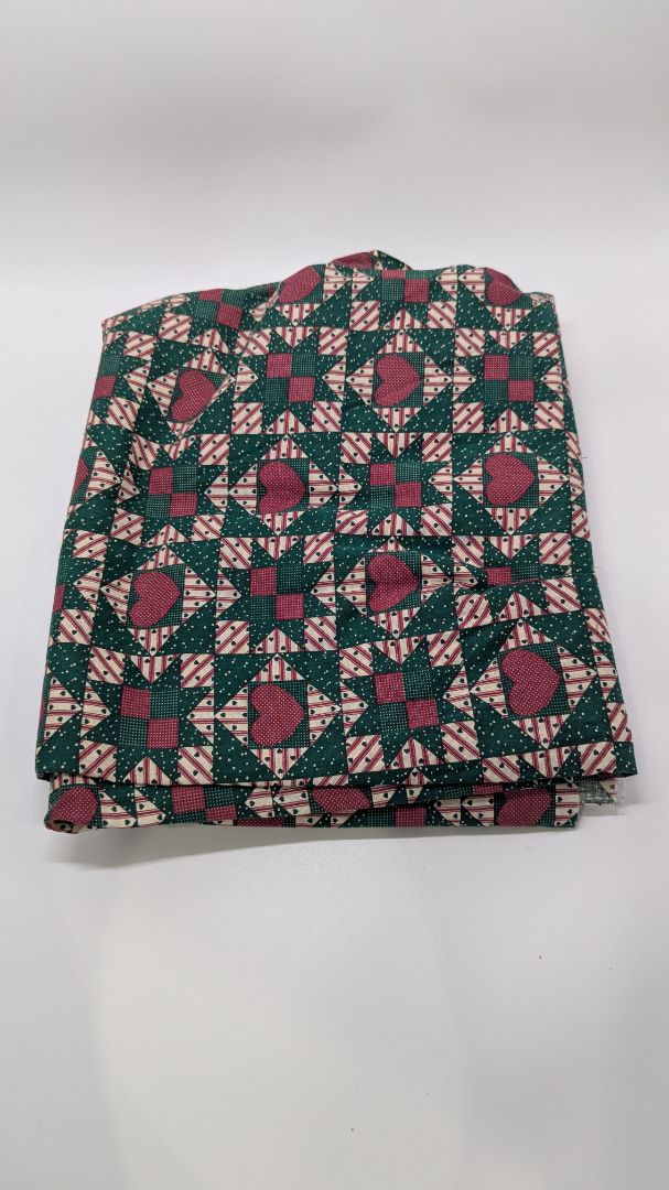 Red/Green Quilt Patterned Fabric Sheet