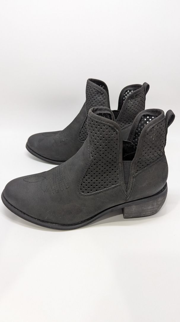 Pierre Dumas Black Faux-Suede Western Ankle Boots