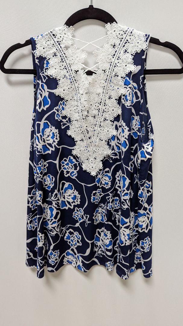 AMANA Dark Blue/White Lace-Back Sleeveless Blouse