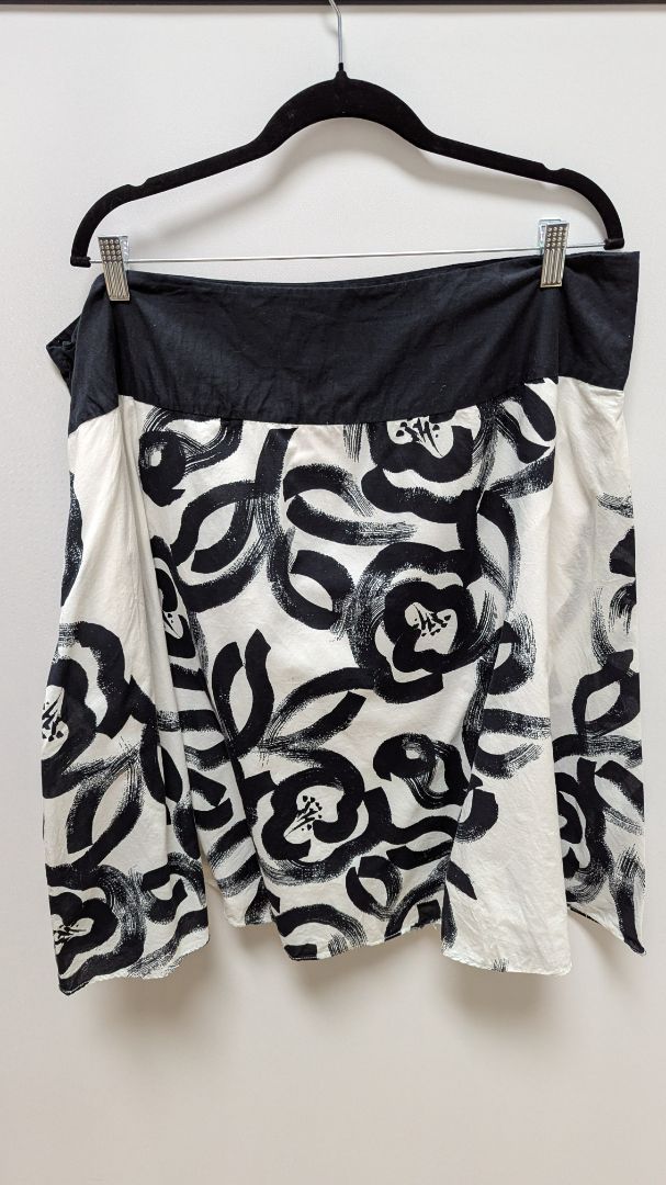Mossimo Black/White Cotton Patterned Midi Skirt