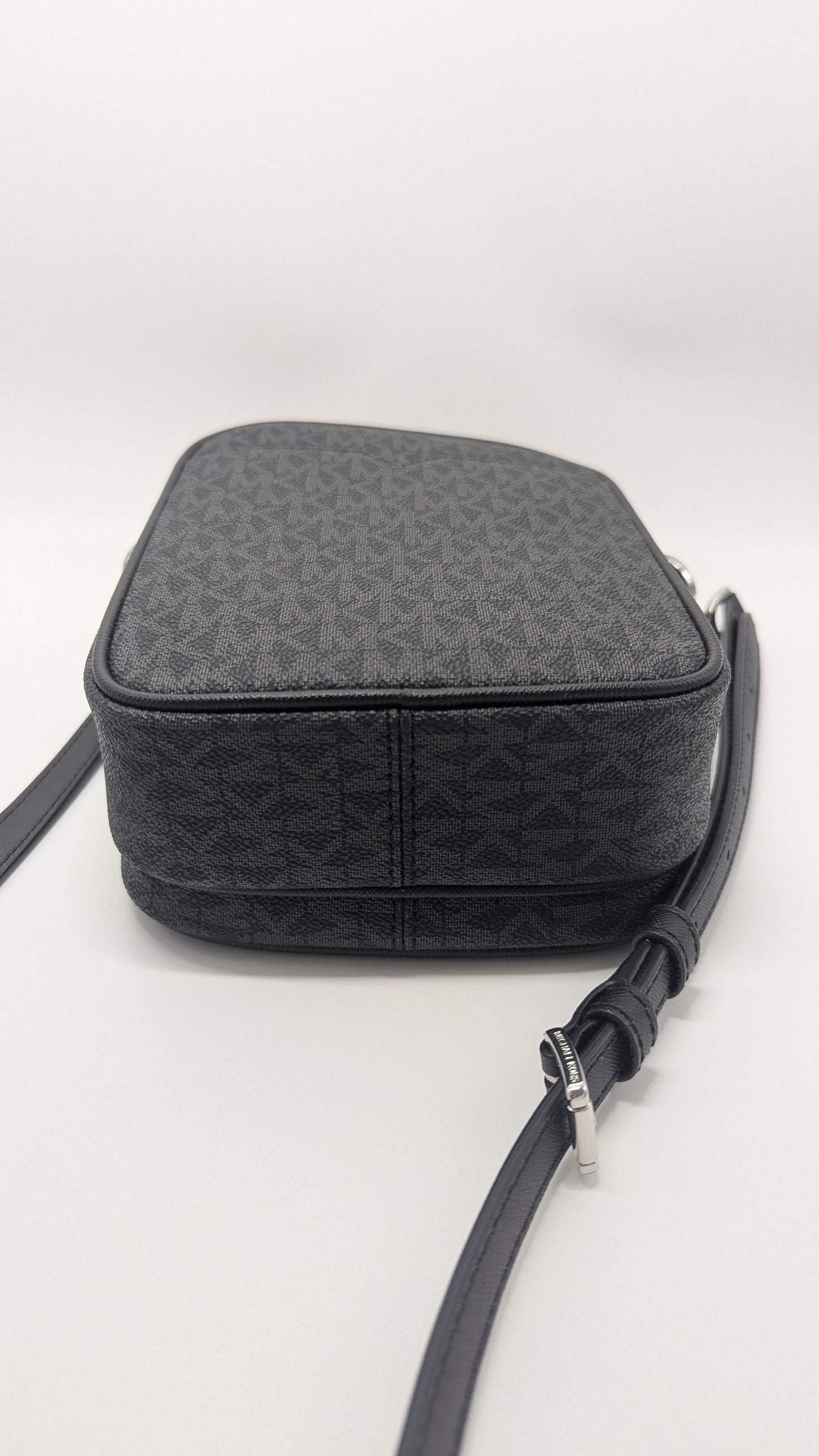 Michael Kors Black Medium Jet-Set Signature Crossbody Purse