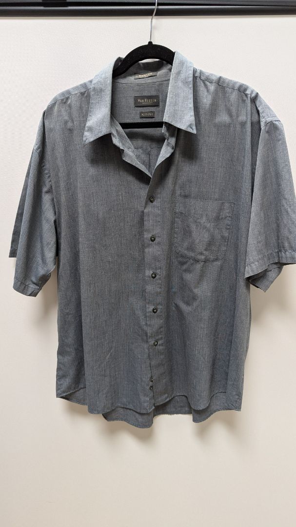 Van Heusen Grey "Wrinkle Free" Short-Sleeve Button-Down Shirt
