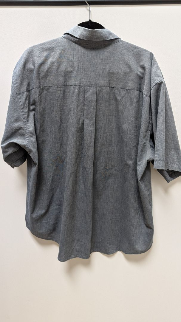 Van Heusen Grey "Wrinkle Free" Short-Sleeve Button-Down Shirt