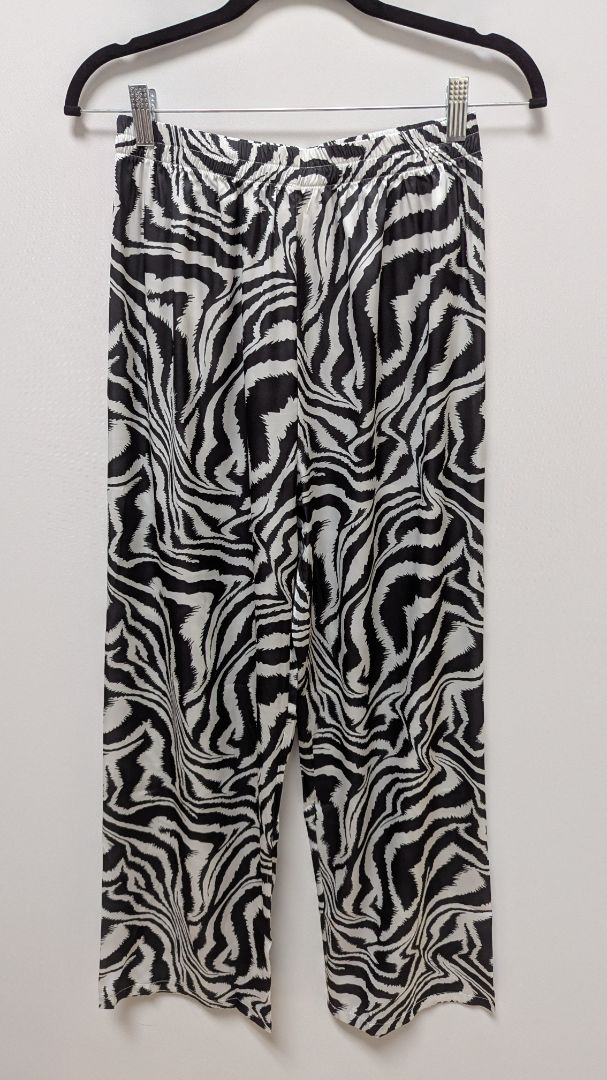 WearLegend Black/White Zebra Striped Button-Down Blouse & Pants Set