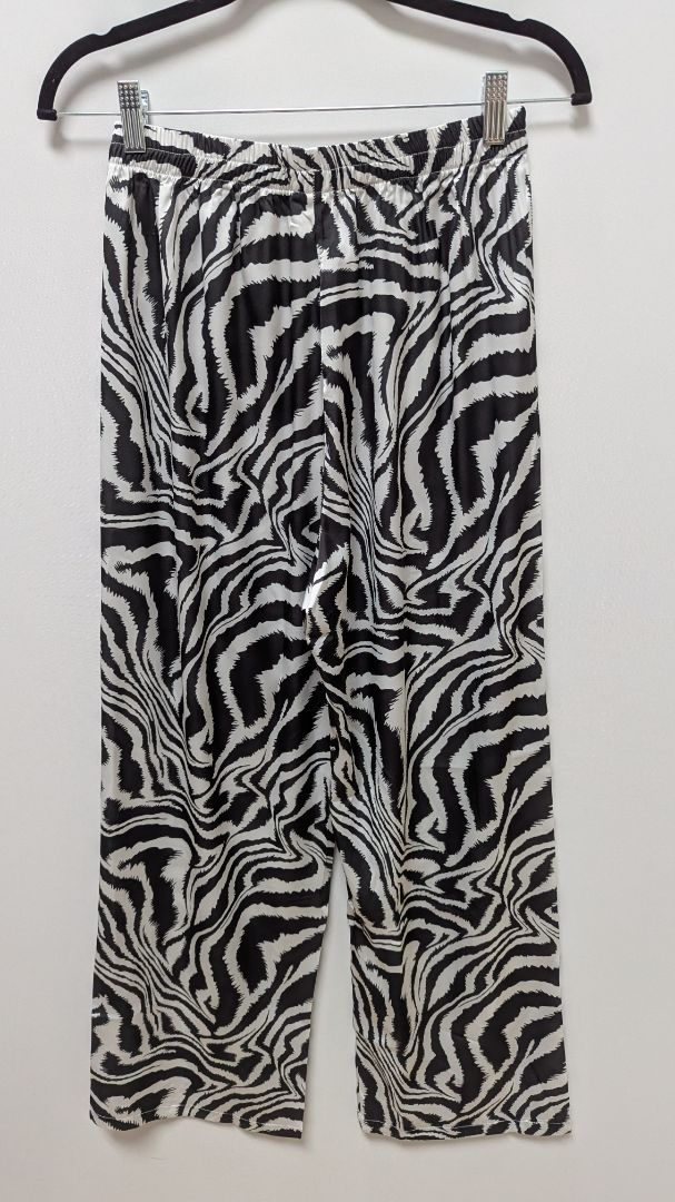 WearLegend Black/White Zebra Striped Button-Down Blouse & Pants Set