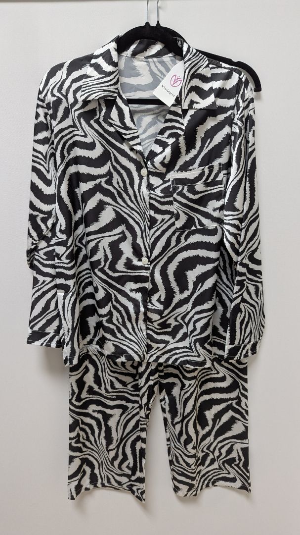 WearLegend Black/White Zebra Striped Button-Down Blouse & Pants Set