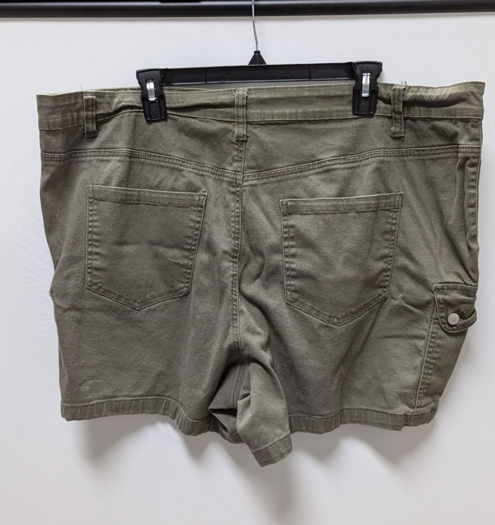 Hot Kiss Dark Green Mid-Rise Cargo Shorts