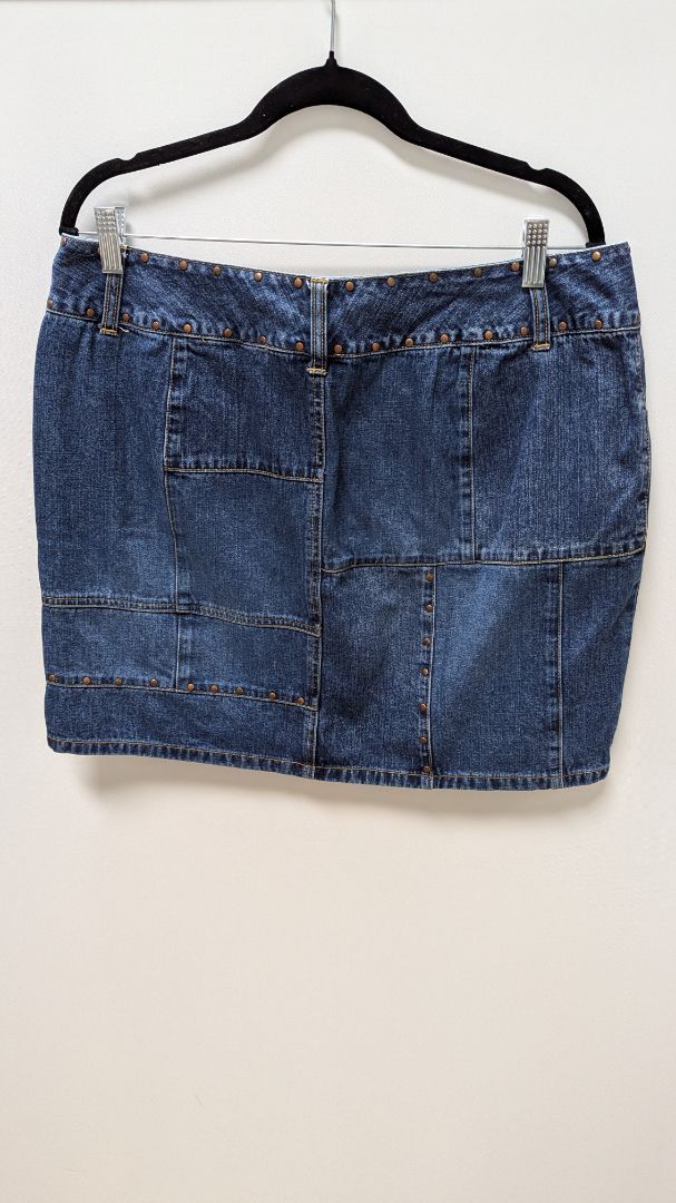 Venezia Jeans Clothing Co. Dark Wash Rivet Denim Skirt