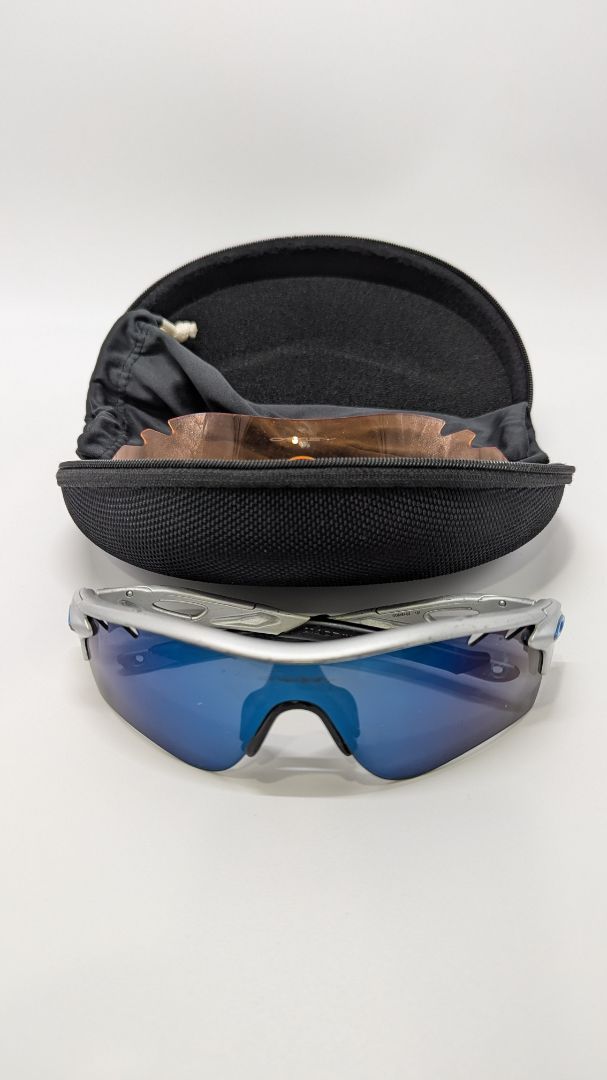 Oakley Silver/Blue Radarlock Path Sunglasses