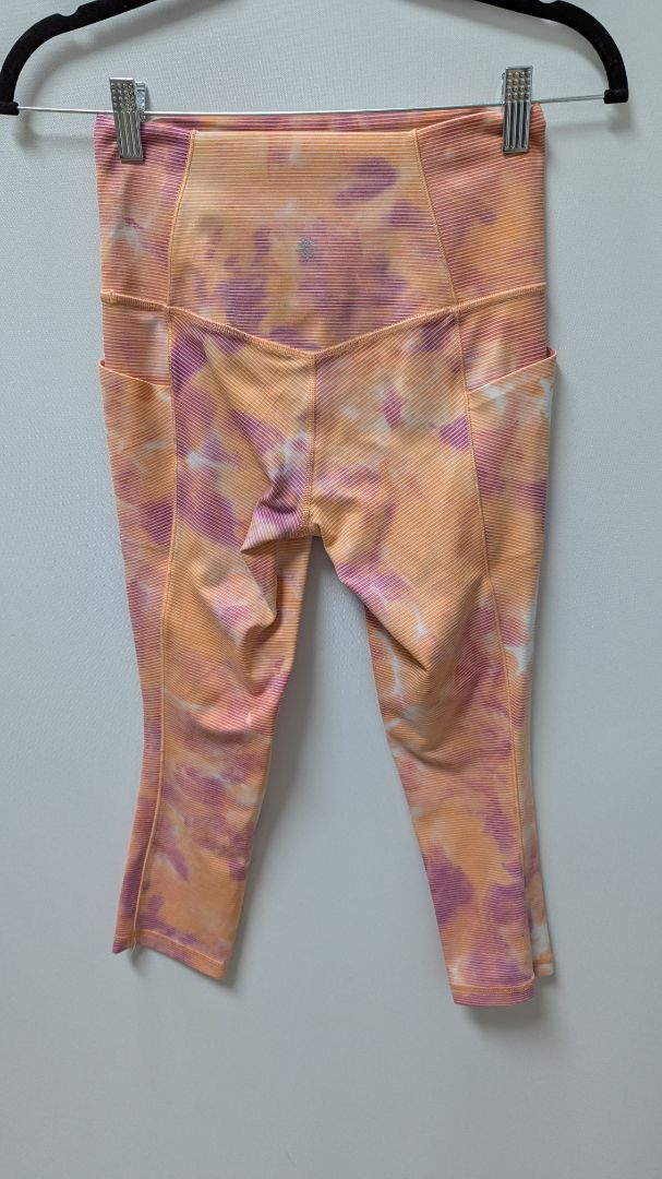 ATHLETA Peach Tie-Dye Salutation Stash Pocket Capri Leggings