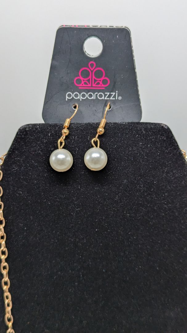 Paparazzi Gold/White/Faux Pearl Twisted Necklace Set