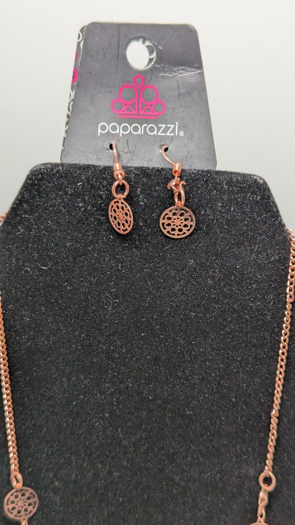 Paparazzi Rose Gold Flower Medallion Chain Necklace Set