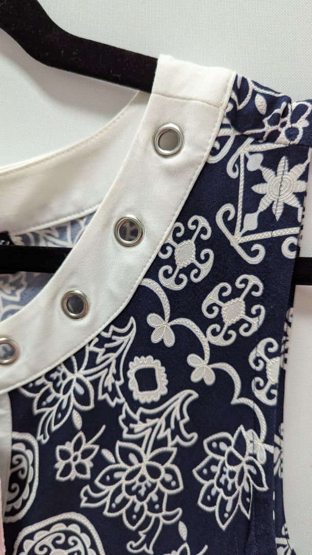 Peck & Peck Navy/White Floral Sleeveless Blouse