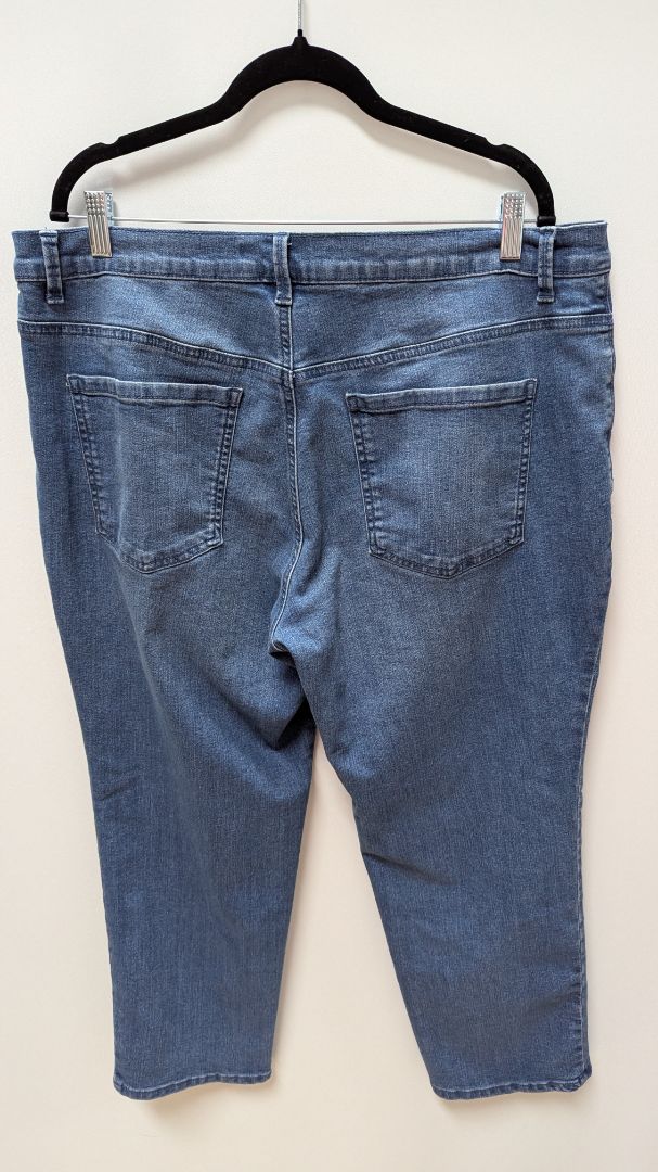 Gloria Vanderbilt Medium Wash "Amanda" Straight Jeans