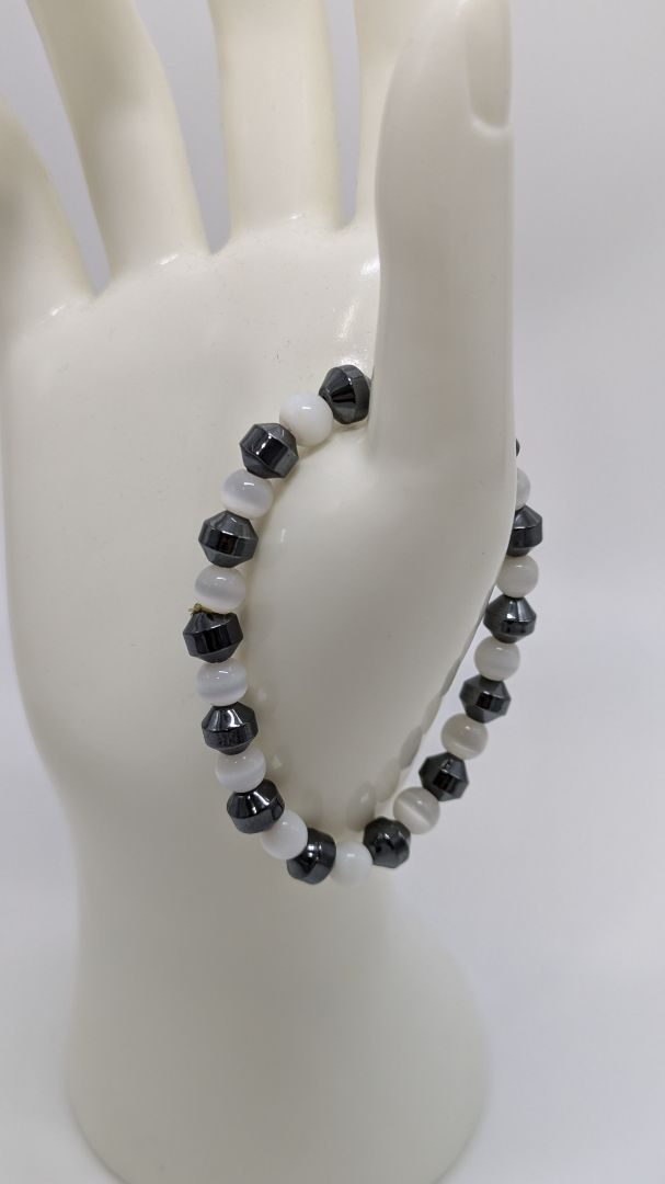 Silver/White Rounded Beaded Elastic Bracelet