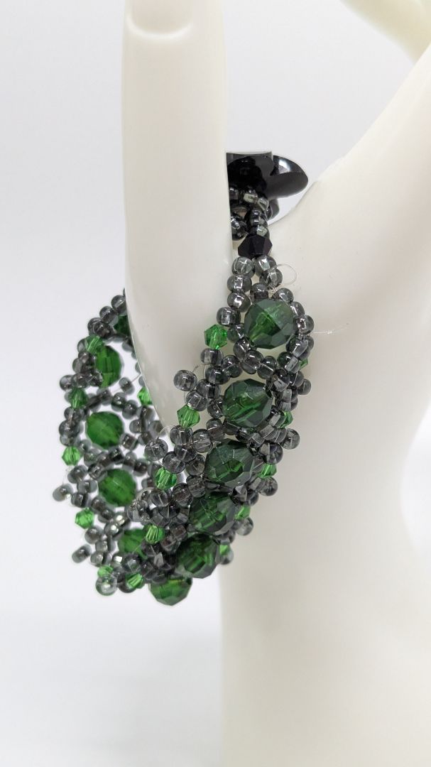 Green/Silver Beaded Button-Clasp Bracelet