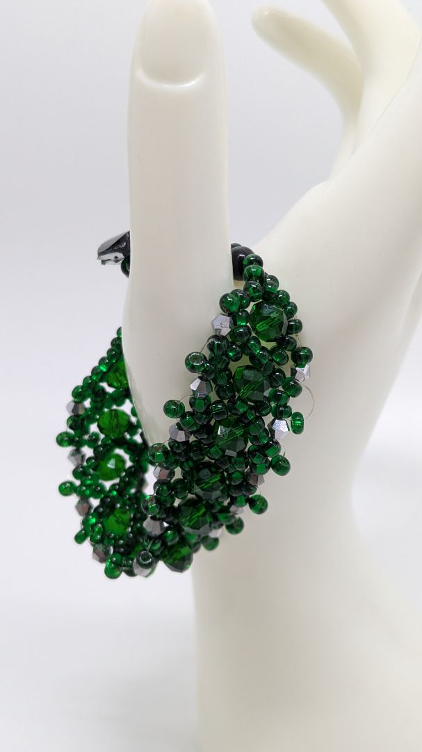 Emerald Green/Black Beaded Button-Clasp Bracelet