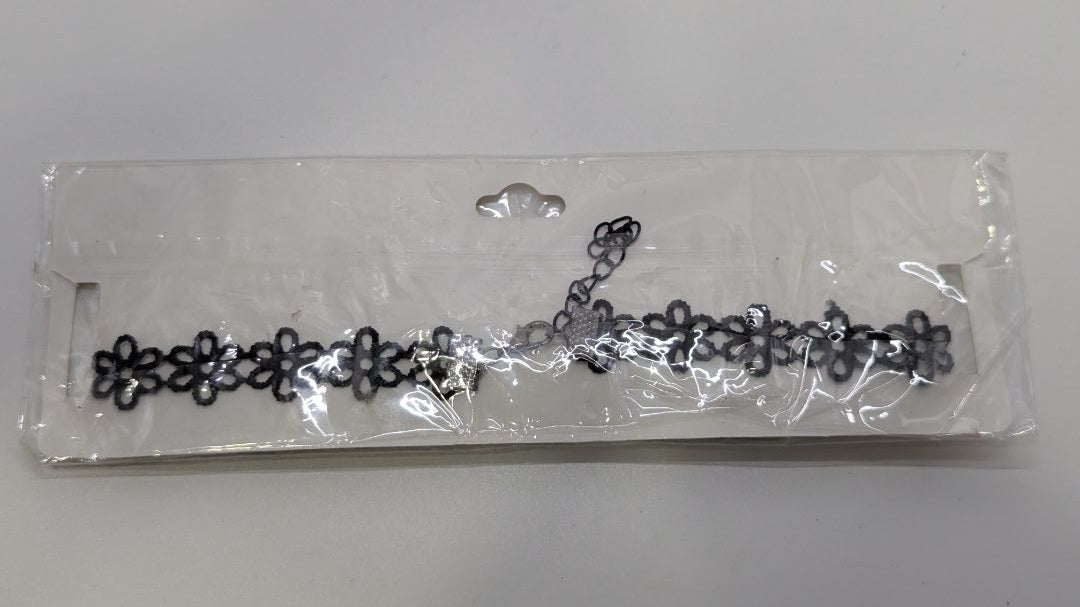 Minnie Black Flower Hanging Bead Crochet Choker Necklace