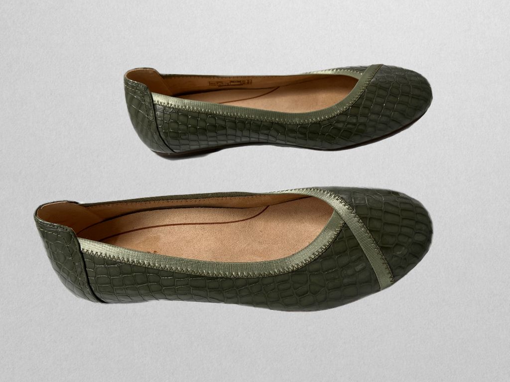 Vionic Green Faux Snakeskin Flats