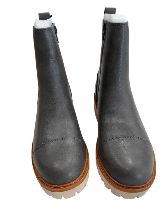 ZBY Grey Leather Chelsea Boots