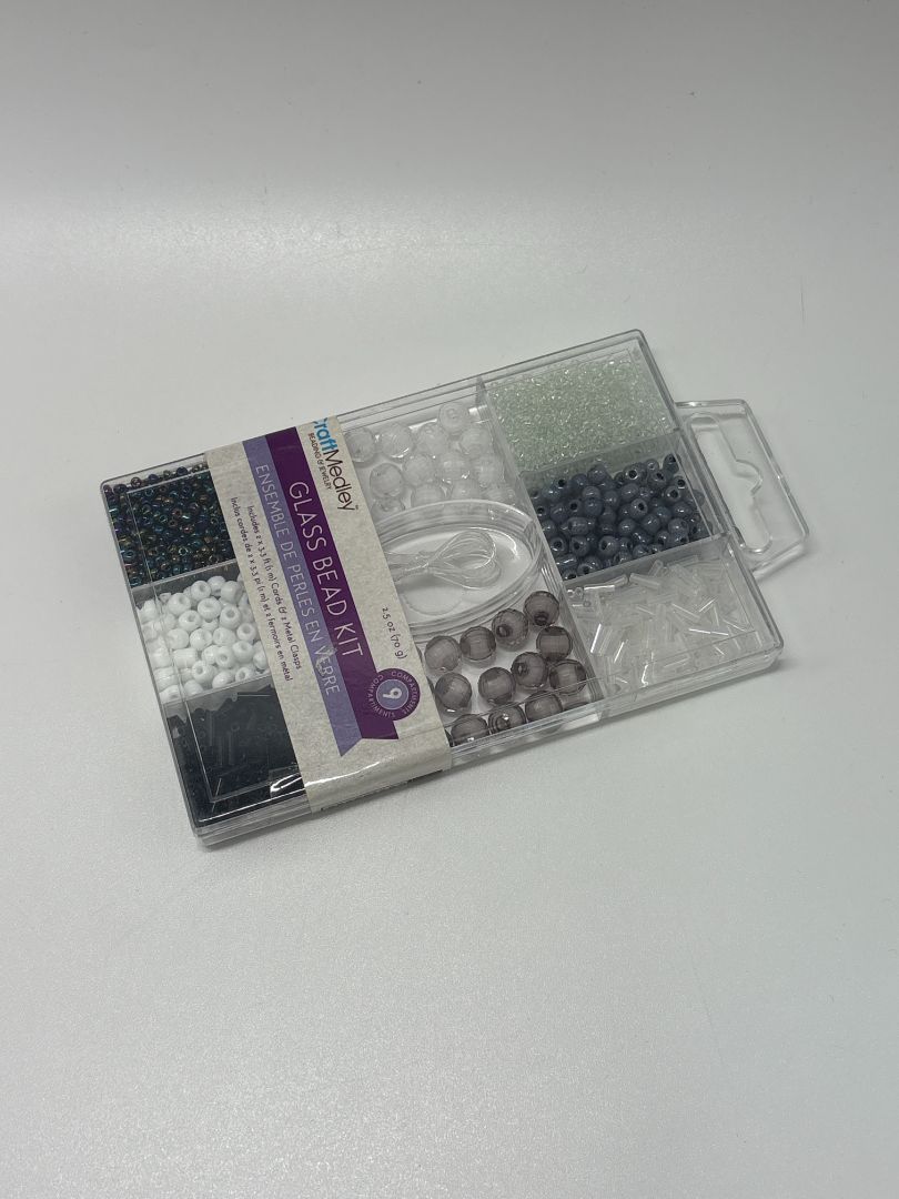 Craft Medley Black/White Glass Bead Kit