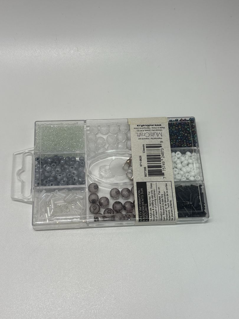 Craft Medley Black/White Glass Bead Kit