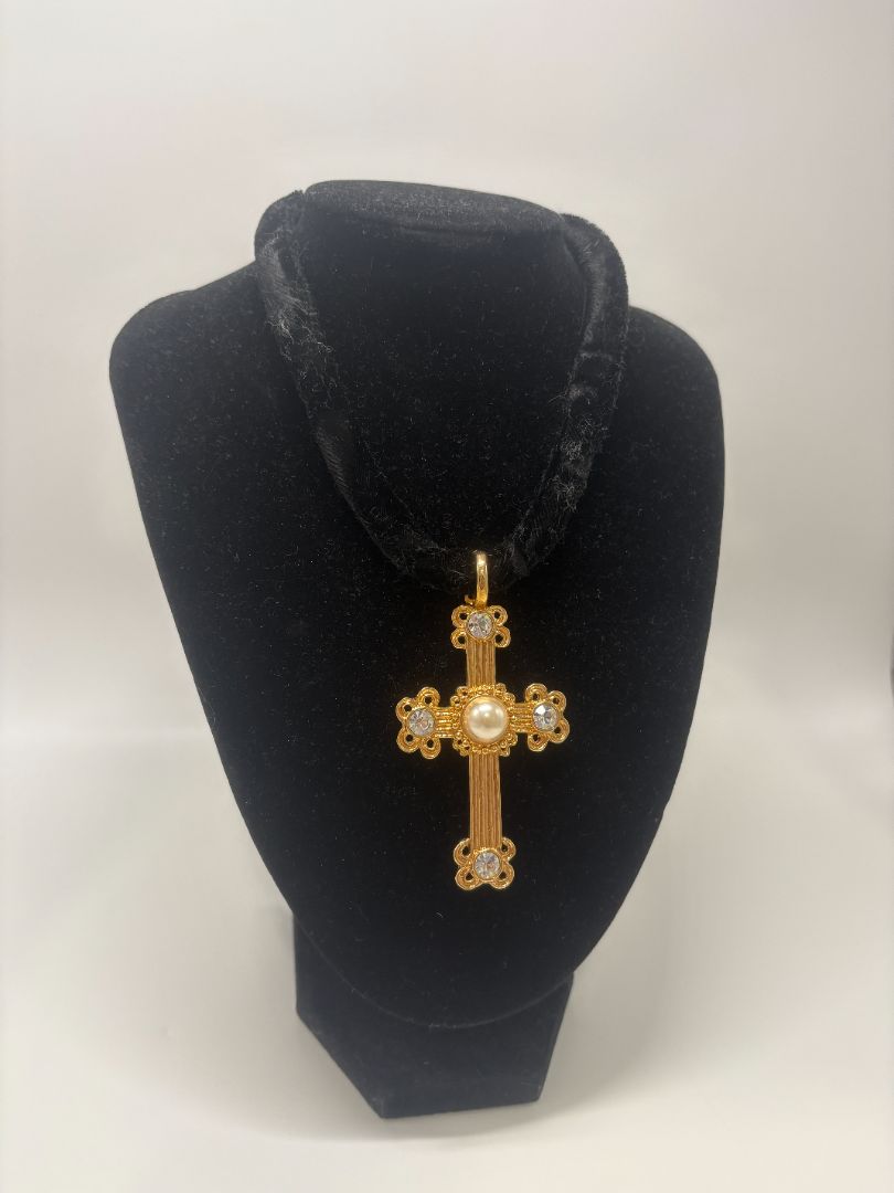 Vintage 90s Y2K Black/Gold Velvet Cross Faux Pearl Choker Necklace