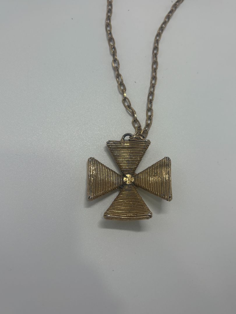 Vintage 1970s Accessocraft N.Y.C. Gold Vintage Textured Pendant Necklace