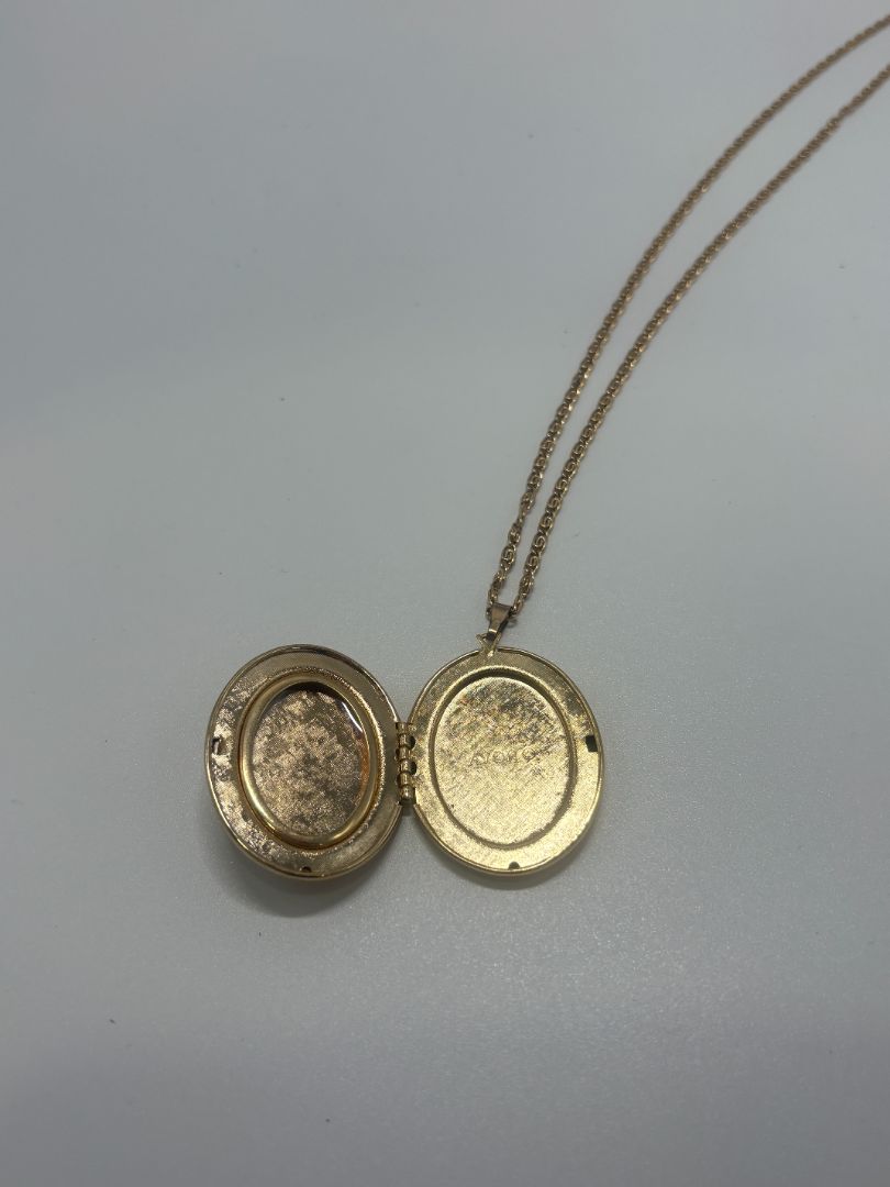 Avon Gold/White 1973 Vintage "Sweet Violets" Photo Locket Necklace+