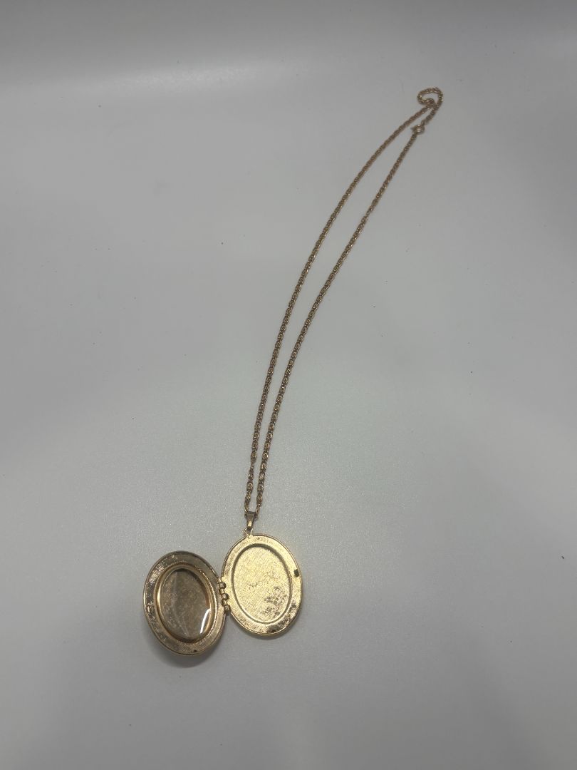 Avon Gold/White 1973 Vintage "Sweet Violets" Photo Locket Necklace+