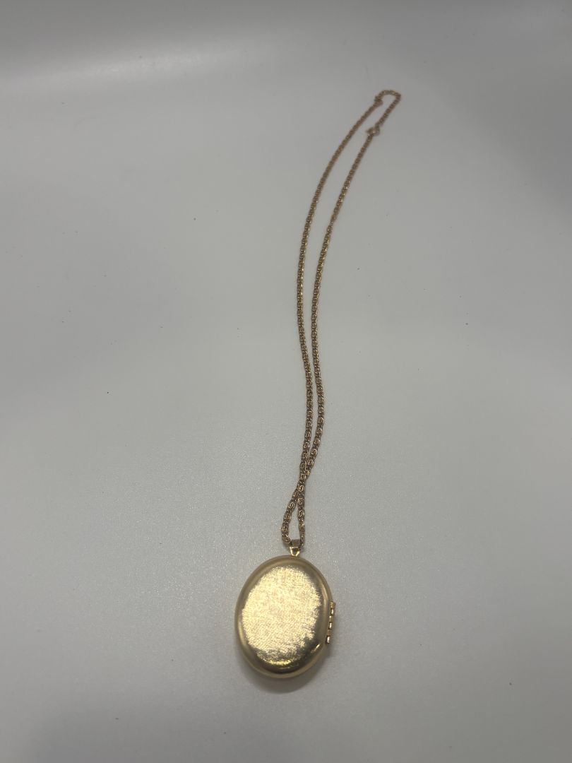 Avon Gold/White 1973 Vintage "Sweet Violets" Photo Locket Necklace+
