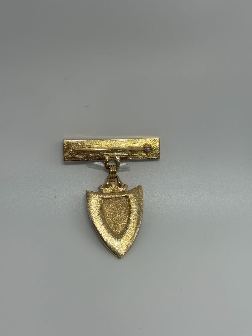 Red/Green Vintage Mid-Century 1950s/1960s Heraldic Crest Shield Enamel Brooch Pin