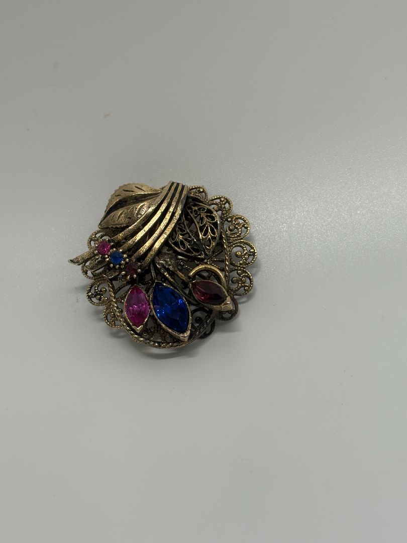 Gold-Tone Vintage 1950s/1960s Filigree Floral Rhinestone Cluster Brooch Pin