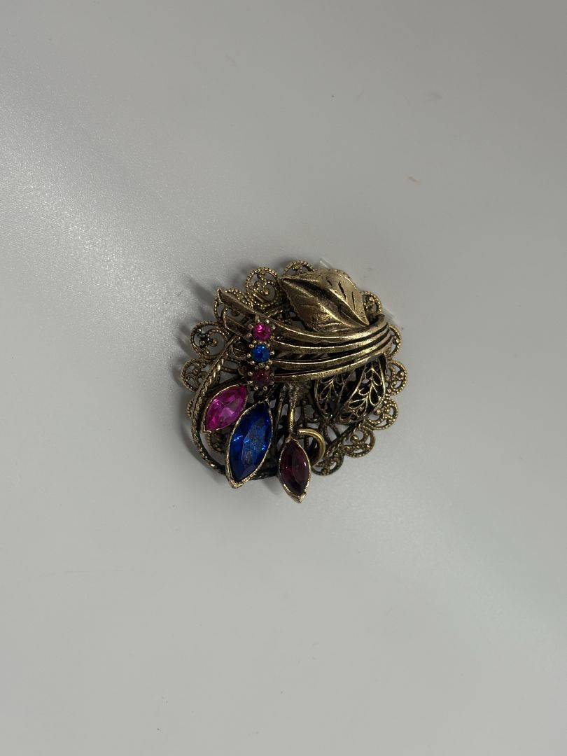 Gold-Tone Vintage 1950s/1960s Filigree Floral Rhinestone Cluster Brooch Pin