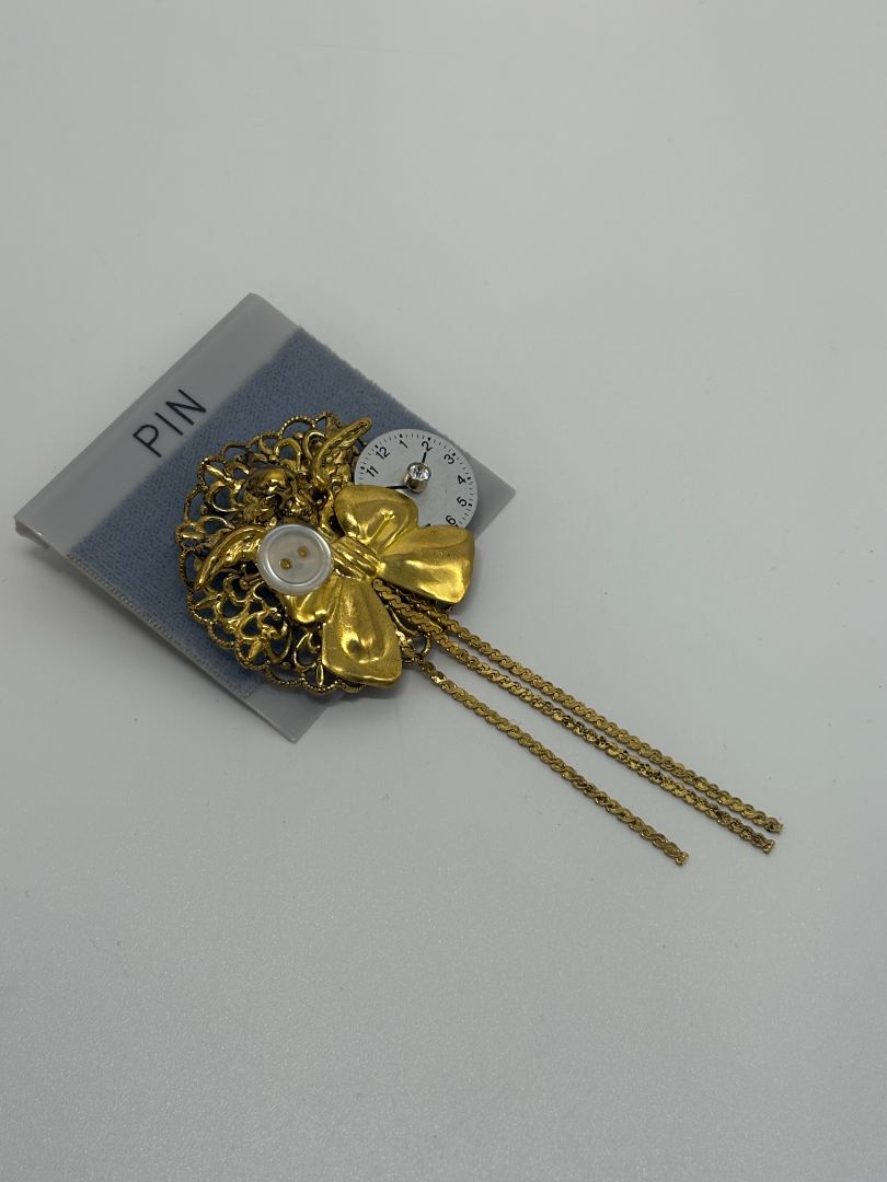 Gold-Tone Vintage 1990s "My Grandma's Clock" Collage Brooch Pin